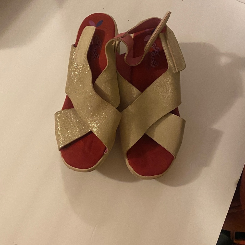 Elegant Gold Wedge Sandals Helle size 38 light gold
